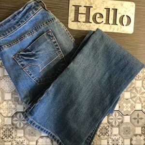 4 SHORT TRUE BOOT AMERICAN EAGLE TRUE BOOT JEANS